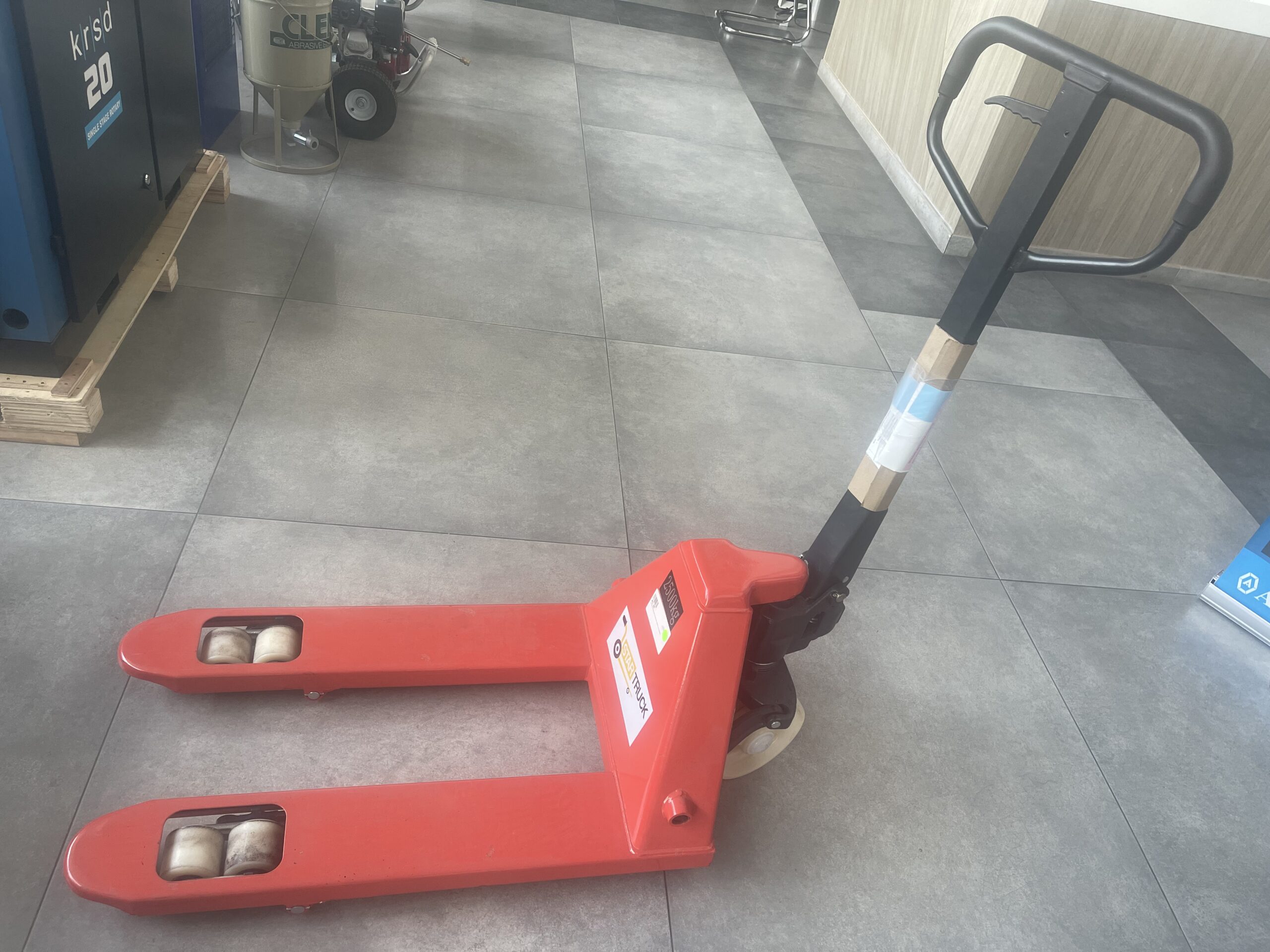 European Pallet Truck 2,500Kg - 2.5T